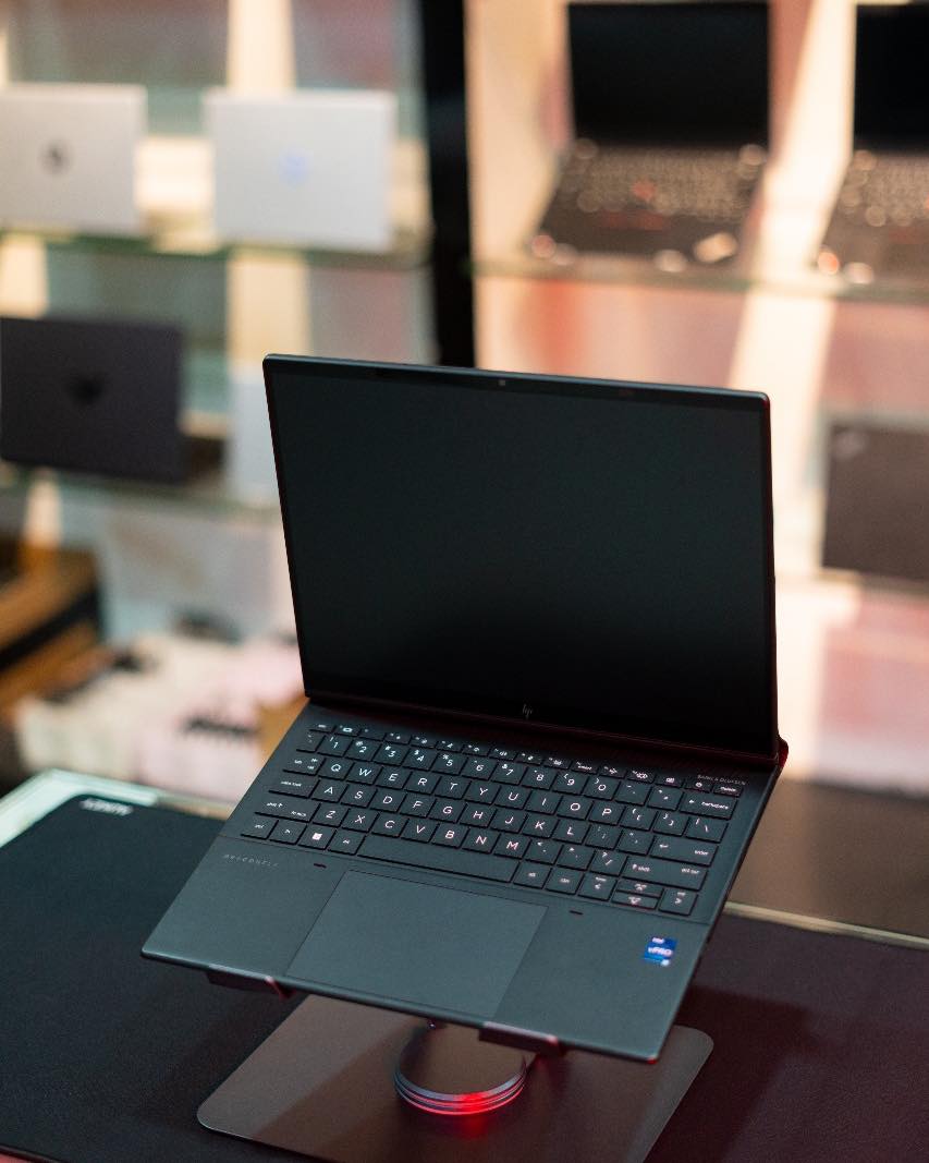 Hp Elite Dragonfly Folio G3 i7 12TH GEN RAM 16GB SSD 512GB 13.5" TOUCH SCREEN 2in1 (OPEN BOX)